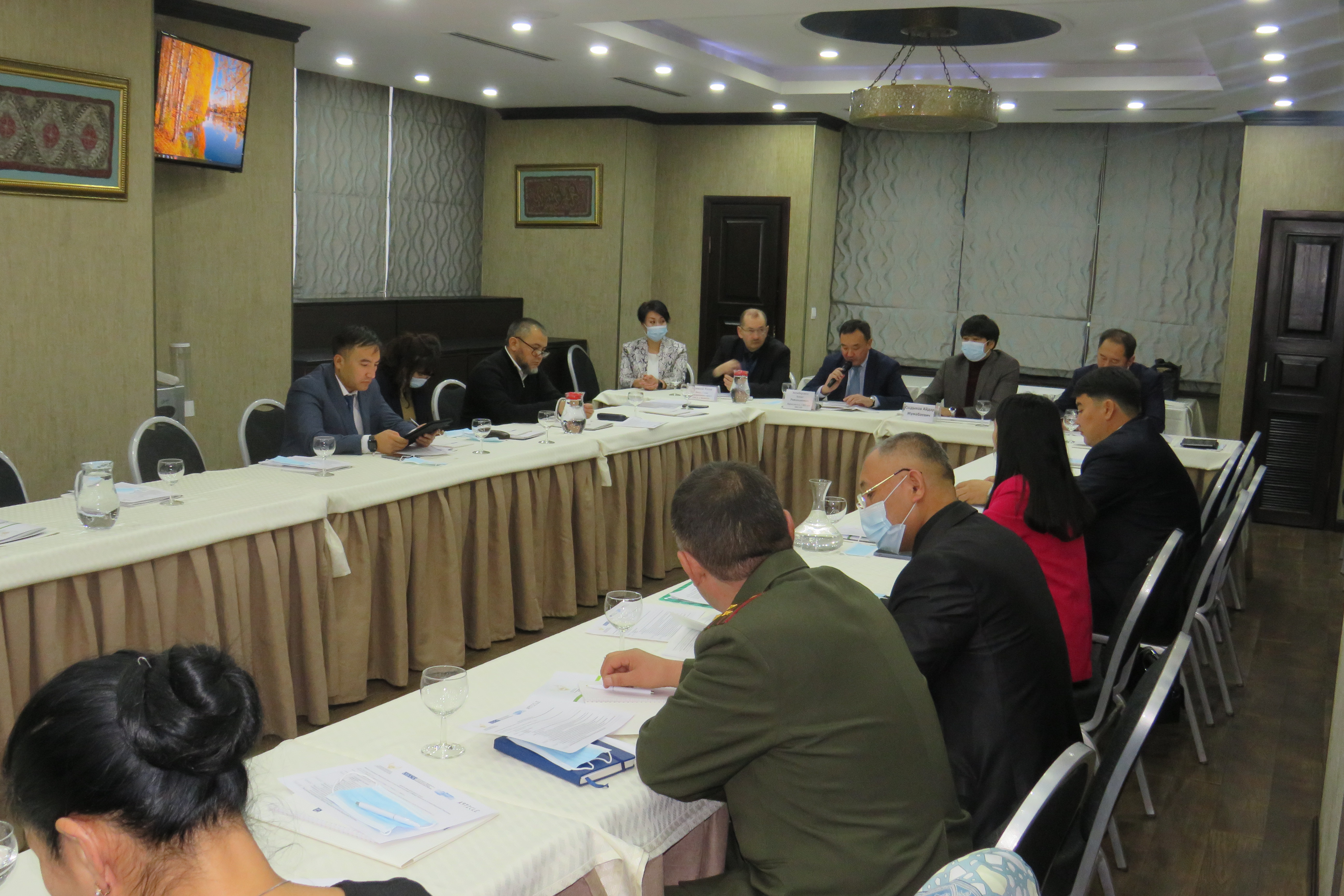 (Рус) В Бишкеке прошел круглый стол по вопросам реализации Бангкокских правил в следственных изоляторах