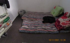 В ИВС Кара-Бууринского района задержанные спят на полу