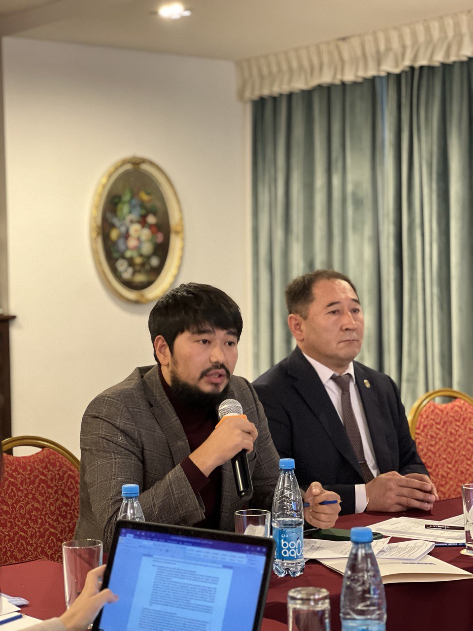 (Рус) В Бишкеке состоялось обсуждение исполнения госорганами республики рекомендаций, закрепленных Постановлением Жогорку Кенеша