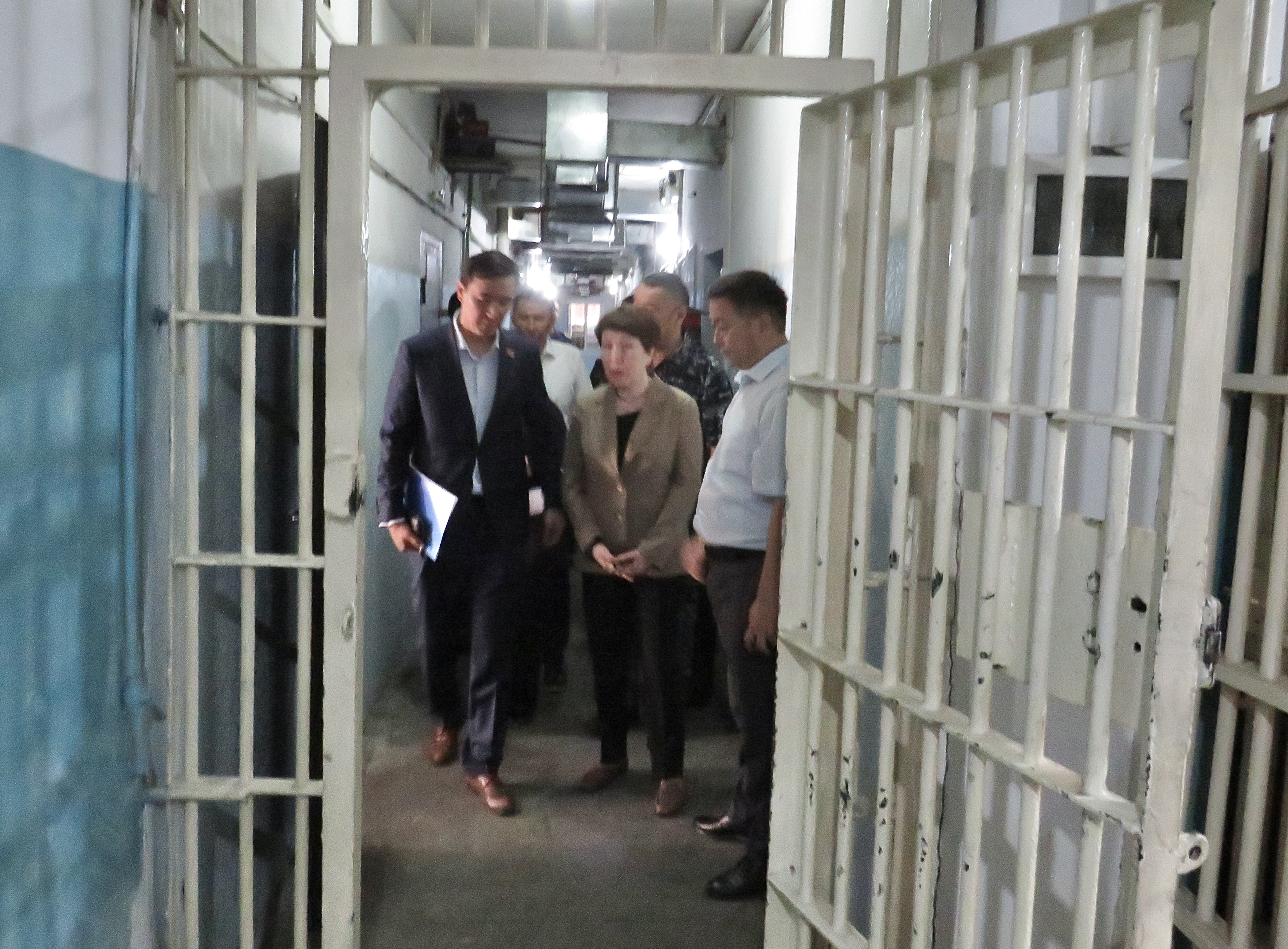 Депутаты Жогорку Кенеша и представители Национального центра по предупреждению пыток посетили ИВС и СИЗО-1 в Бишкеке
